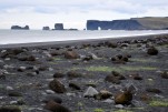 115- J2 (328) à Reynisfjara, vue sur Dyrholaey