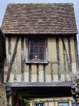 129-Maison médiévale suspendue